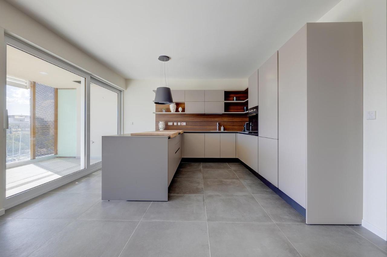 Stunning 3Br Apartment With Marina Views Ta Xbiex Exterior foto
