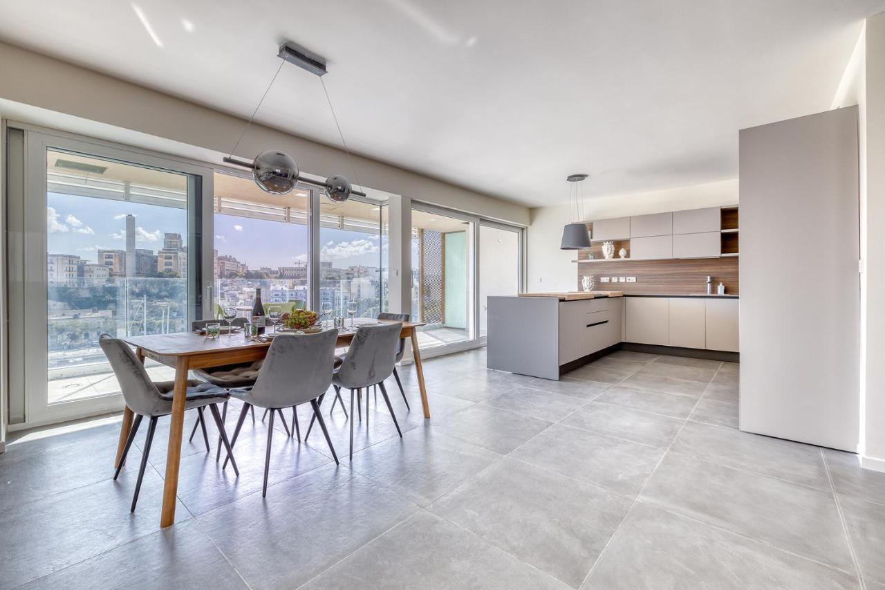 Stunning 3Br Apartment With Marina Views Ta Xbiex Exterior foto